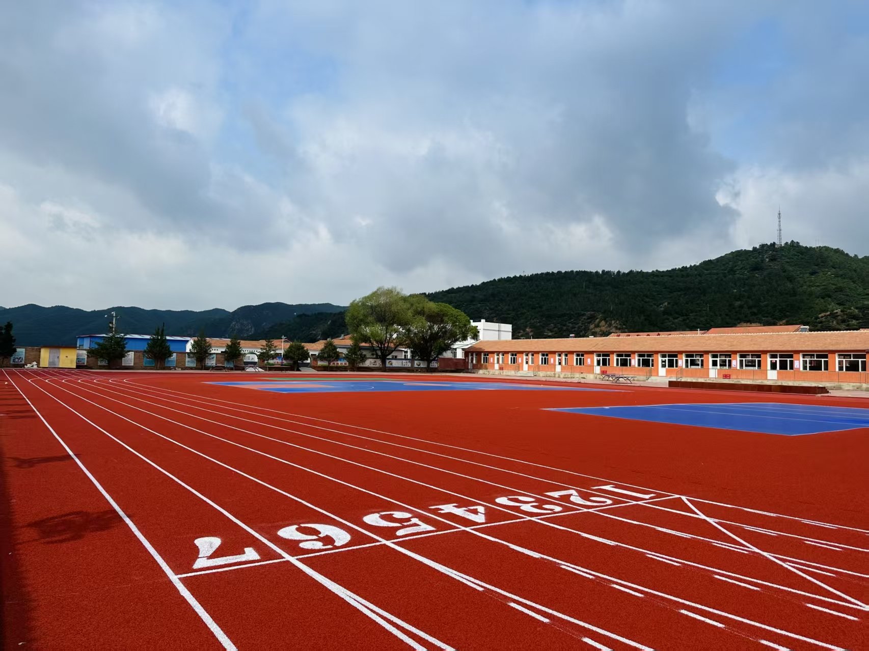 汉中市自结纹塑胶跑道塑胶跑道材料 - 厂家